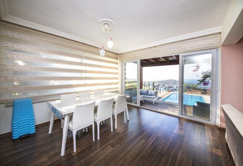 House With Amazing Sea View And Pool In Gumusluk