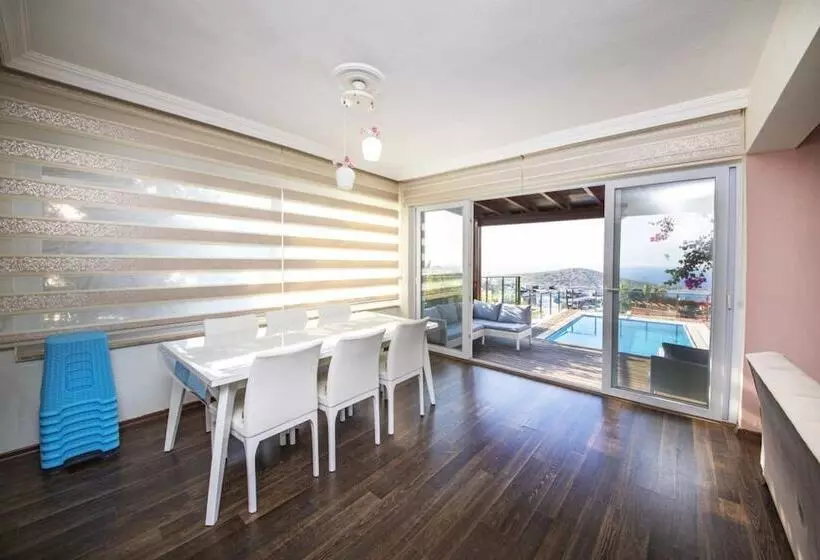 House With Amazing Sea View And Pool In Gumusluk