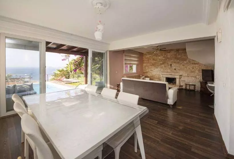 House With Amazing Sea View And Pool In Gumusluk
