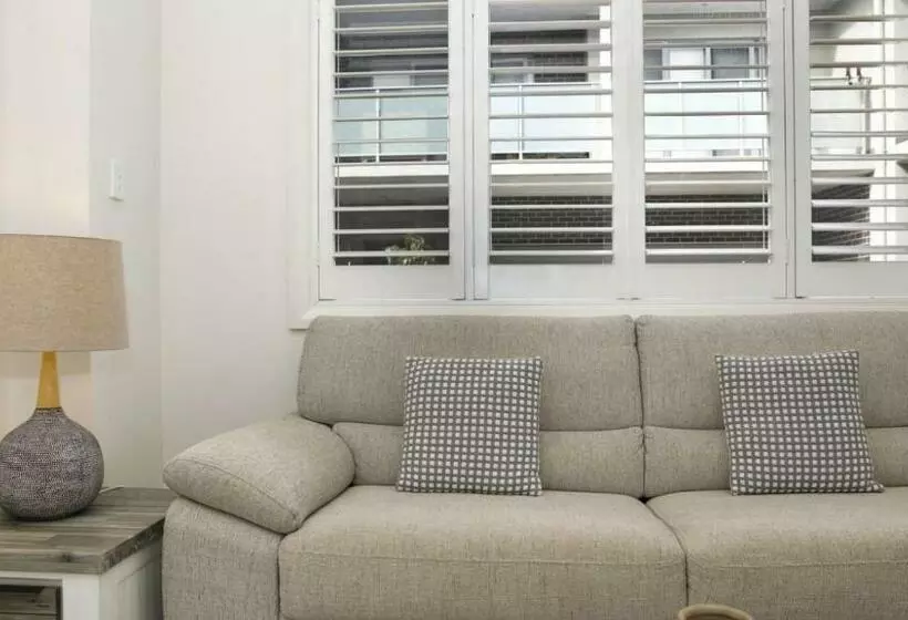 Coastline Retreat Booker Bay