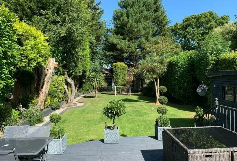 Wychwood A Beautiful Country Style Bungalow