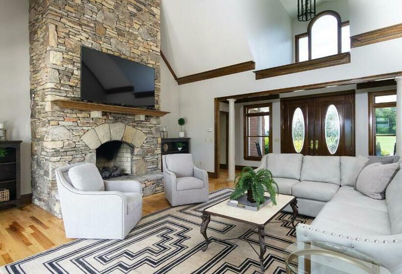 Brand New Furniture Breathtaking Views Hot Tub Pool 20 Min To Asheville