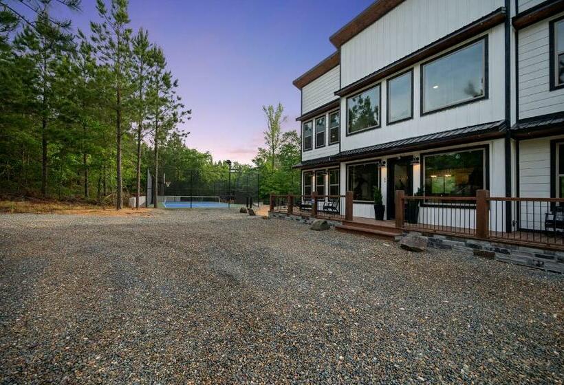 Disconnect2connect Creekside, Pickleball, Gameroom, Hottub, Firepit, Pet Friendly