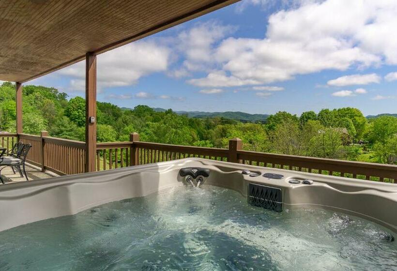 Hot Tub, Views & Game Room   20 Min To Downtown Asheville!