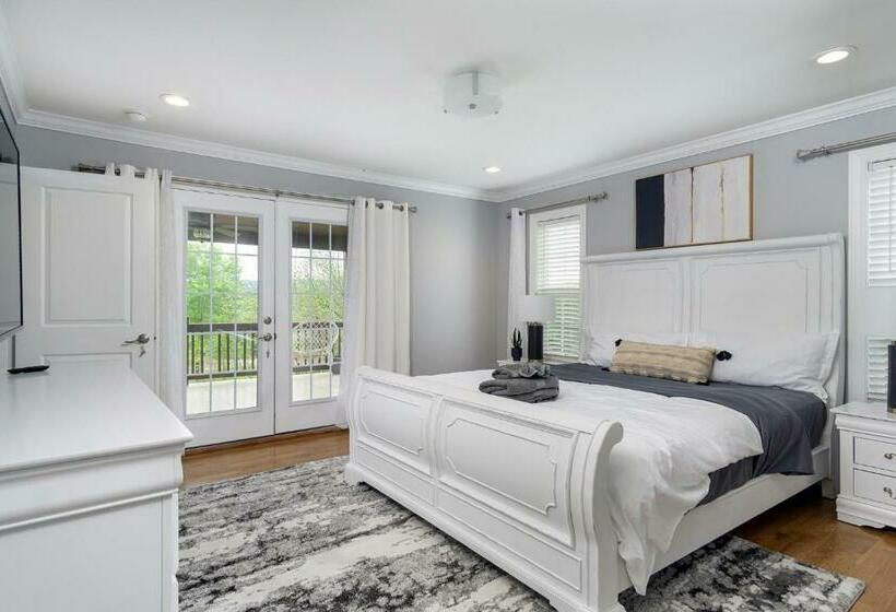 Hot Tub, Views & Game Room   20 Min To Downtown Asheville!