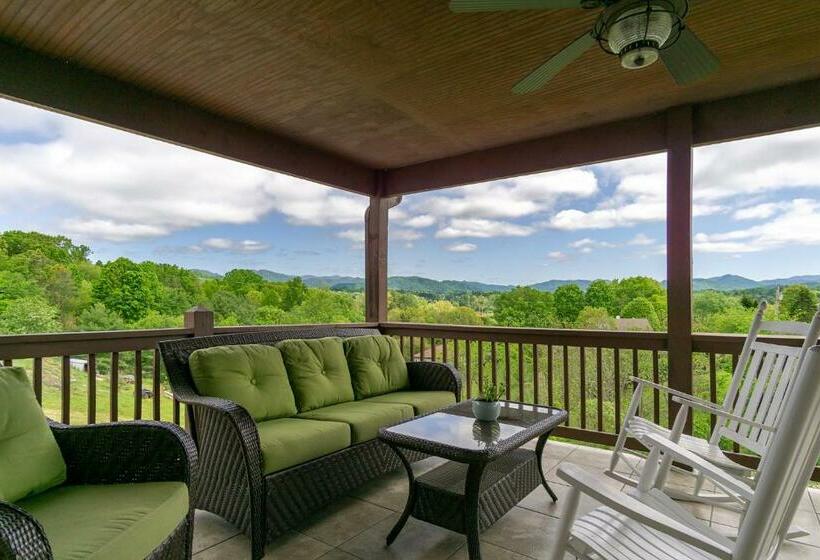 Hot Tub, Views & Game Room   20 Min To Downtown Asheville!