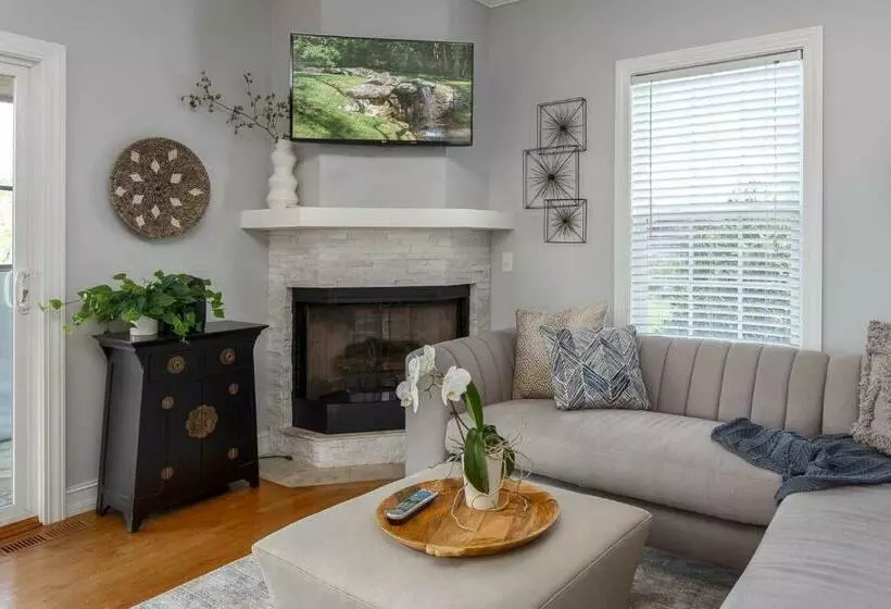 Hot Tub, Views & Game Room   20 Min To Downtown Asheville!