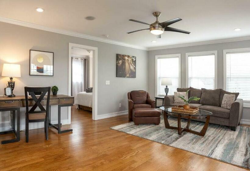 Hot Tub, Views & Game Room   20 Min To Downtown Asheville!