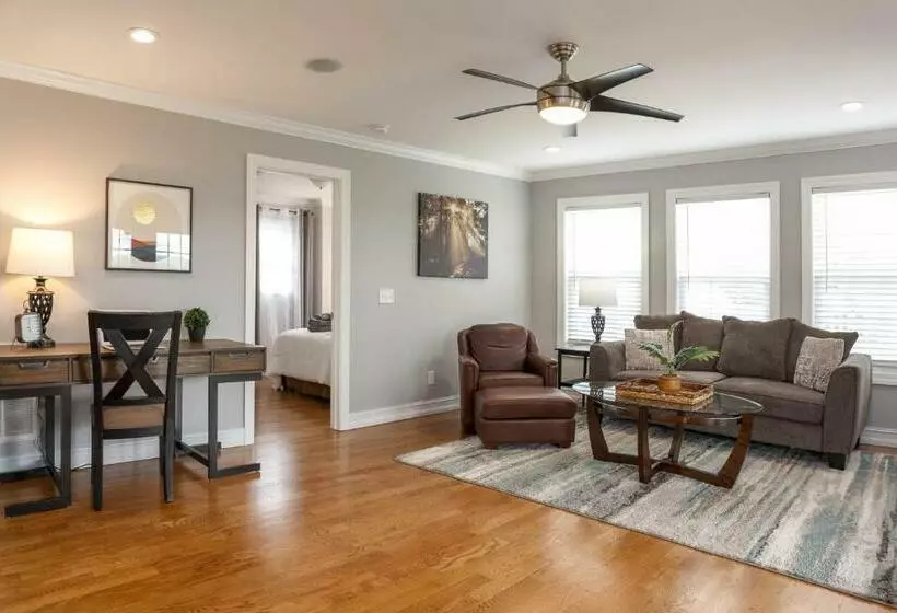 Hot Tub, Views & Game Room   20 Min To Downtown Asheville!