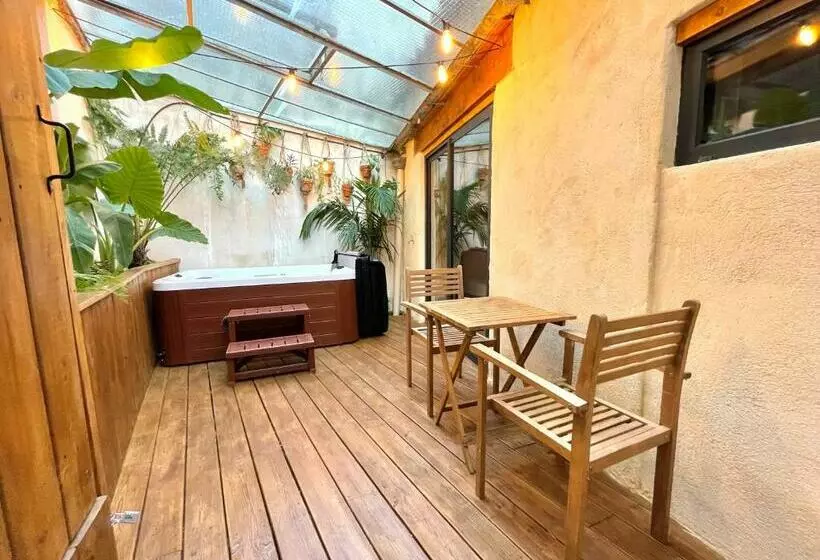 Myinsolite   Cocon Tropical, Jacuzzi, énigme