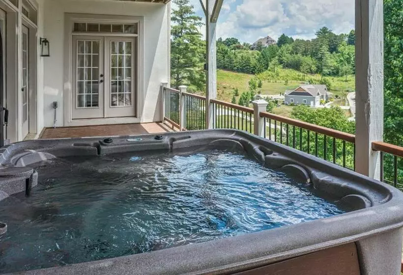 Weekend Friends And Fam! Media Room, Hot Tub, Firepit, Sleeps 18 Minutes To Asheville