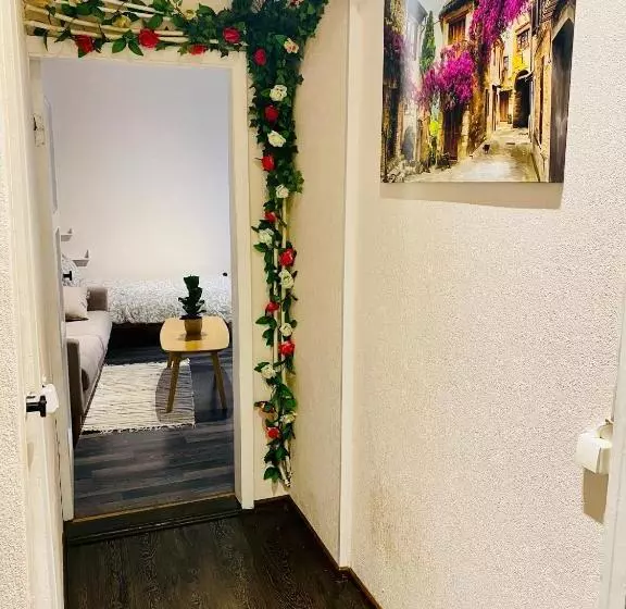 1 Bedroom Apartment Near Kadriorg Swan Pond