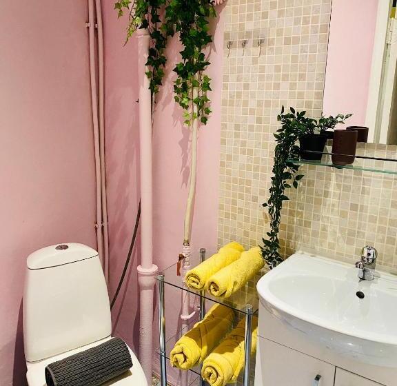 1 Bedroom Apartment Near Kadriorg Swan Pond