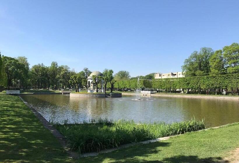 1 Bedroom Apartment Near Kadriorg Swan Pond