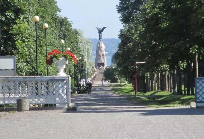 1 Bedroom Apartment Near Kadriorg Swan Pond