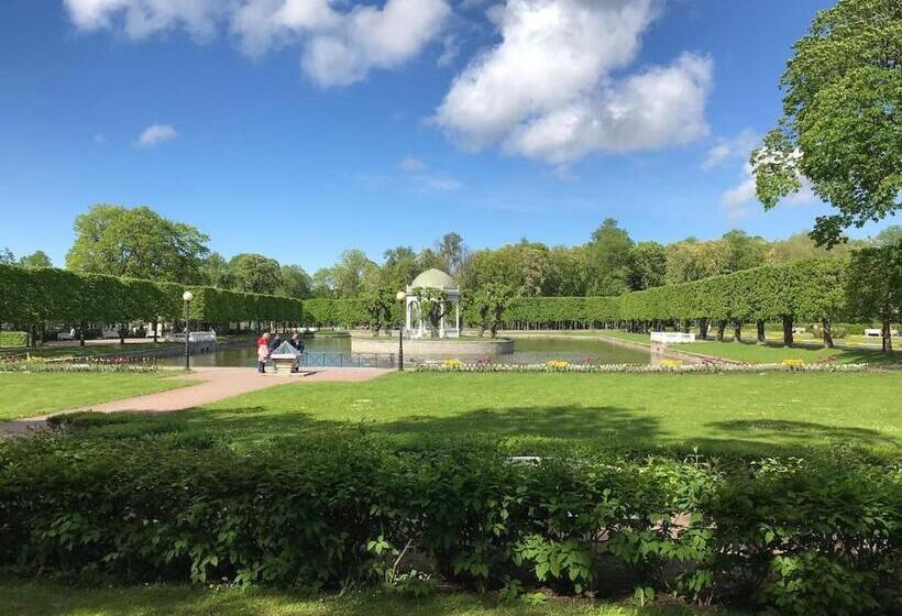 1 Bedroom Apartment Near Kadriorg Swan Pond
