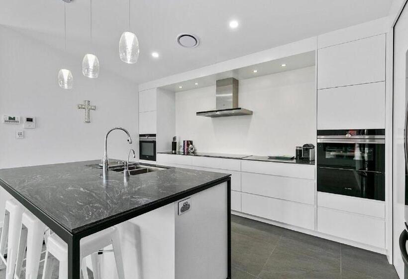 North Facing Apartment Unit 2 13 Angler Street Noosa Heads