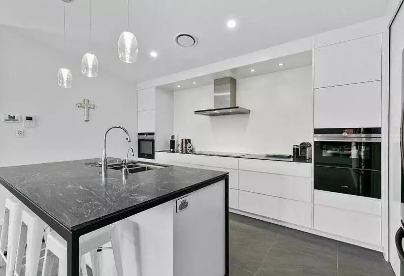 North Facing Apartment Unit 2 13 Angler Street Noosa Heads