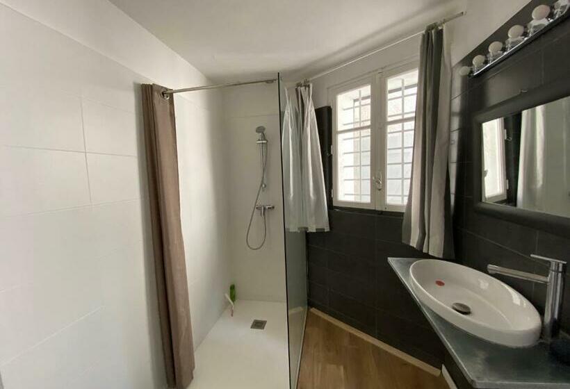 Appartement Eygalieres Avec Petit Jardin