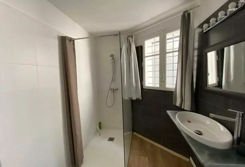 Appartement Eygalieres Avec Petit Jardin