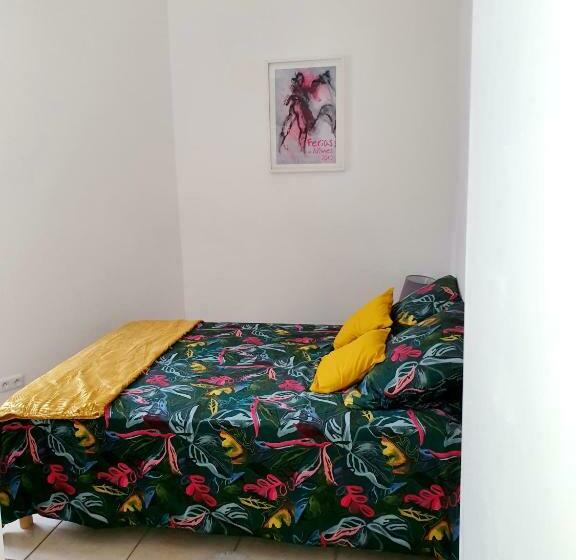 Entre Arènes Et Maison Carrée P1