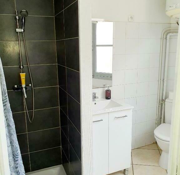 Entre Arènes Et Maison Carrée P1