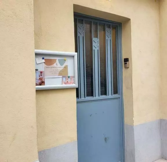 Entre Arènes Et Maison Carrée P1