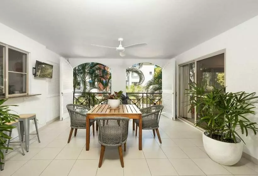 Lantana Lakes Resort Style Living