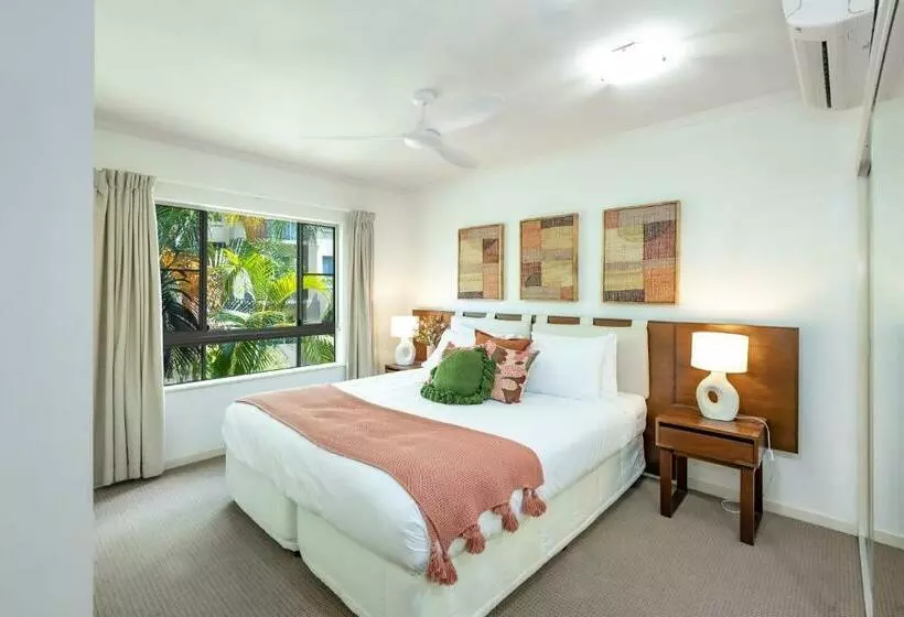 Lantana Lakes Resort Style Living