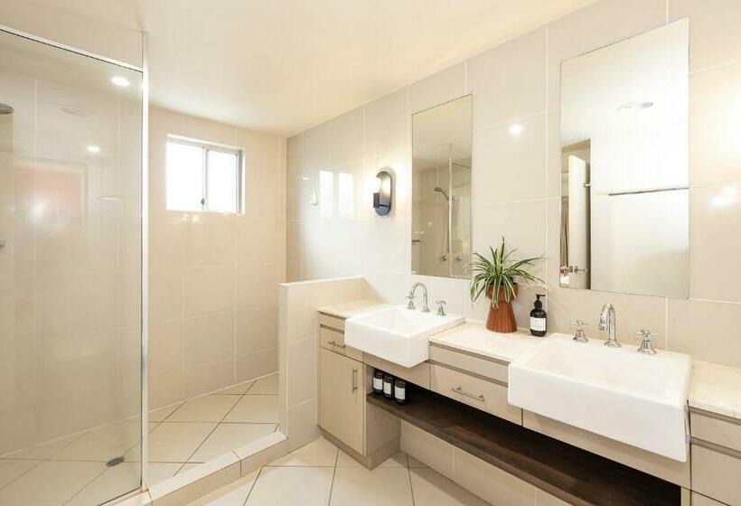 Lantana Lakes   Resort Style Living