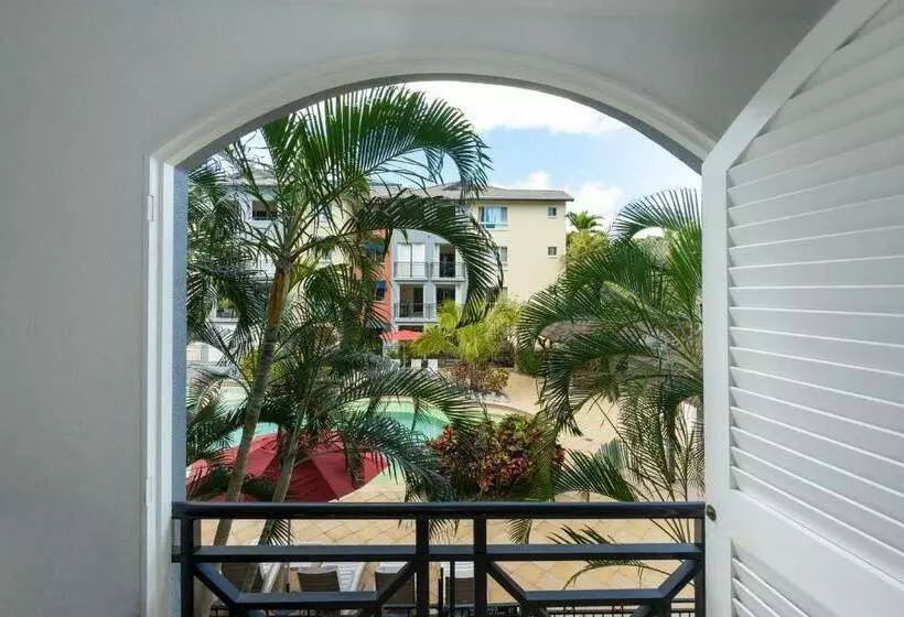 Lantana Lakes Resort Style Living