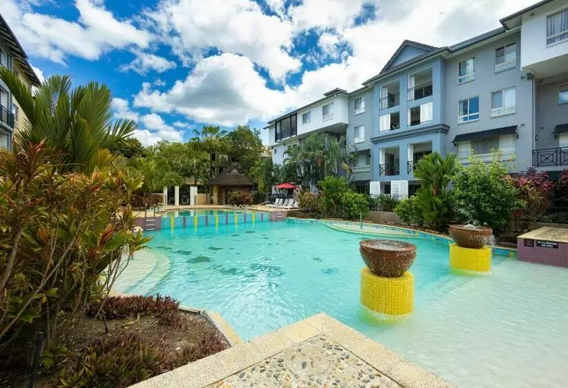Lantana Lakes Resort Style Living