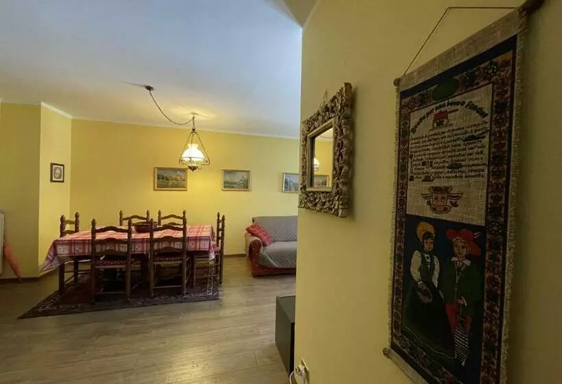 027 Trilocale, Giustino