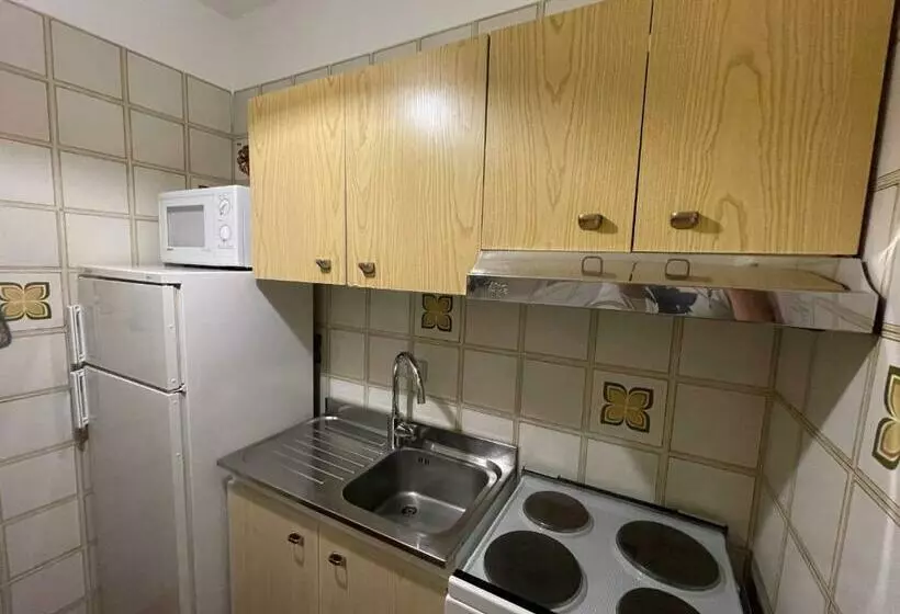 027 Trilocale, Giustino