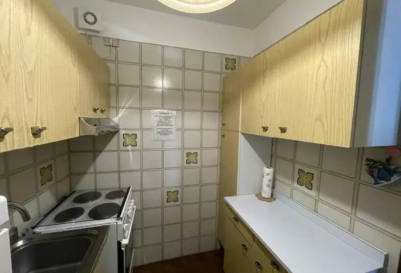 027 Trilocale, Giustino