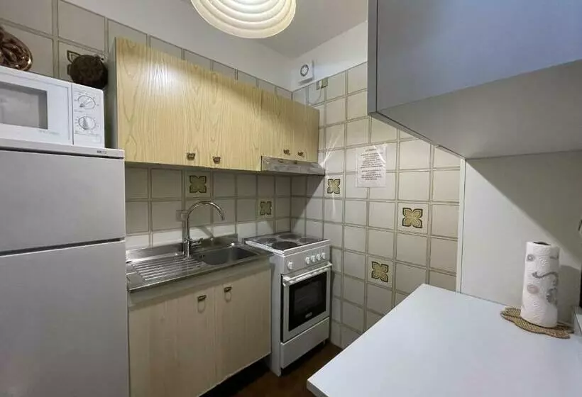 027 Trilocale, Giustino