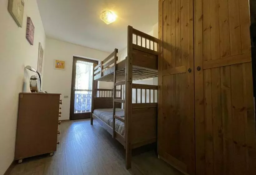 027 Trilocale, Giustino