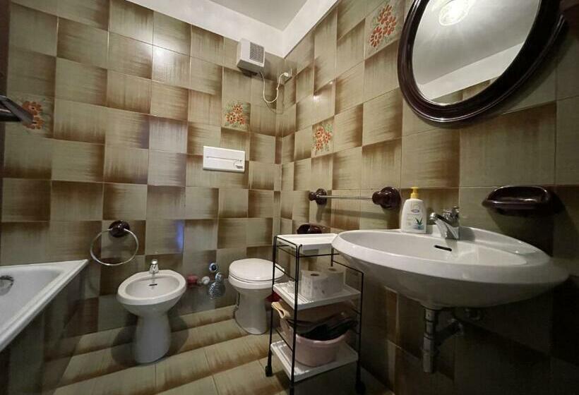 027 Trilocale, Giustino