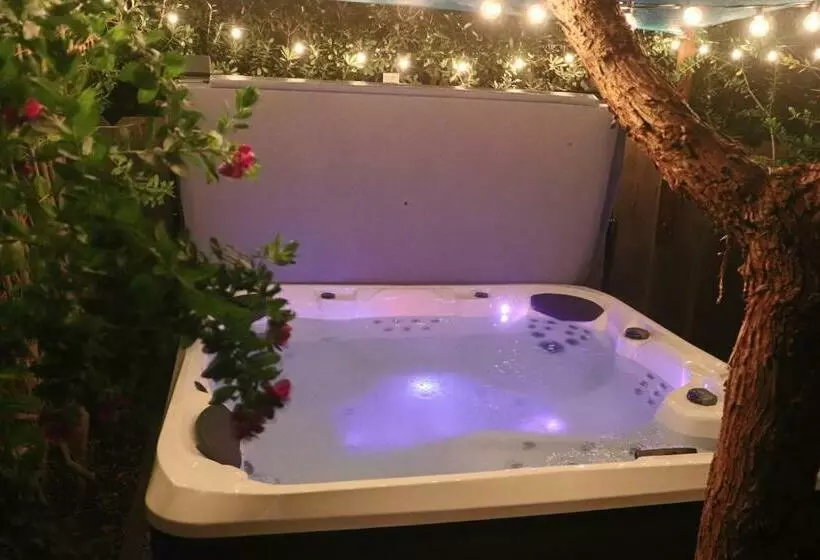 Casa Esperanza. Peaceful Get Away W/hot Tub