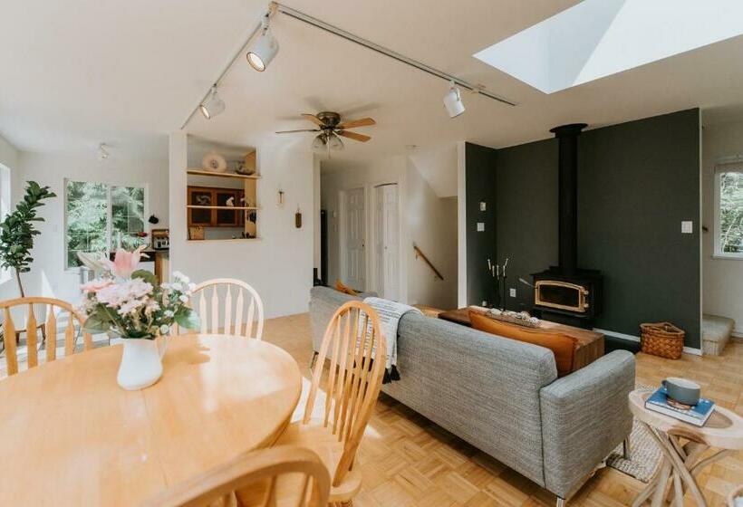 Serene, Tranquil, Oasis With Stunning Ocean Views Of Pender Harbour