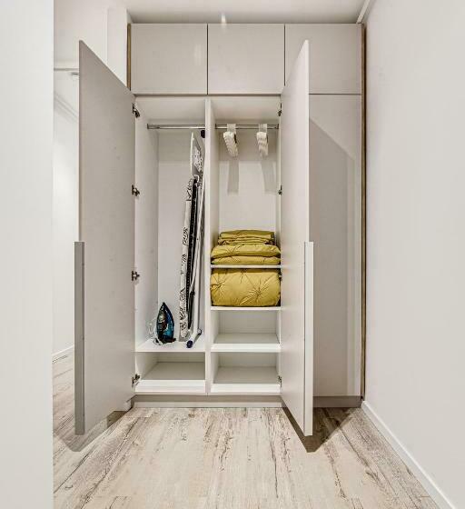 Ari Pink & Turquoise Afi Mall High End Apartments