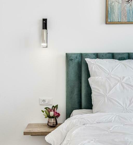 Ari Pink & Turquoise Afi Mall High End Apartments