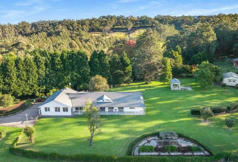 Carlyle Cottage, Luxury Country Home, Berry