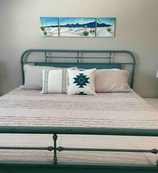 Comfy, Contemporary Quiet Retreat Vacation Home With Views