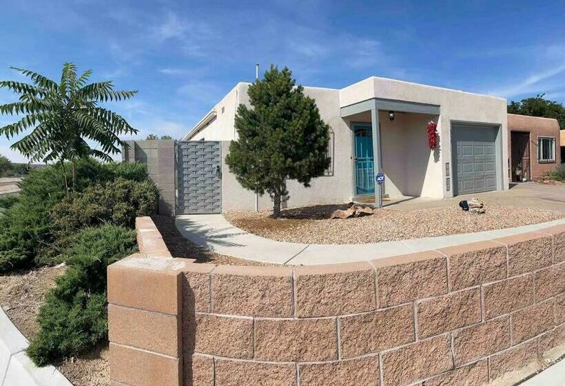 Comfy, Contemporary Quiet Retreat Vacation Home With Views