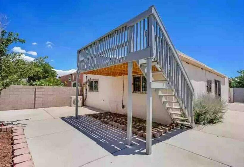 Comfy, Contemporary Quiet Retreat Vacation Home With Views