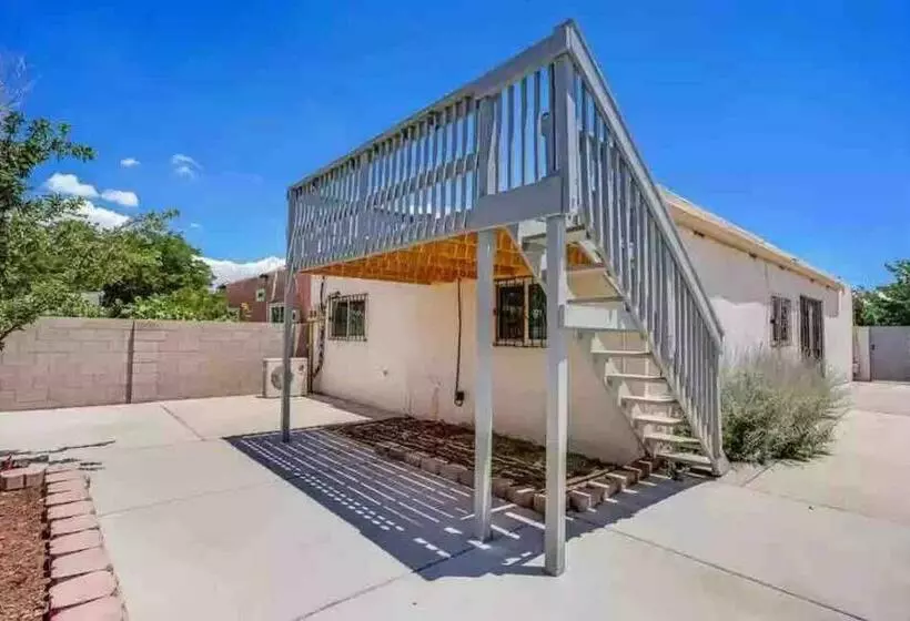 Comfy, Contemporary Quiet Retreat Vacation Home With Views