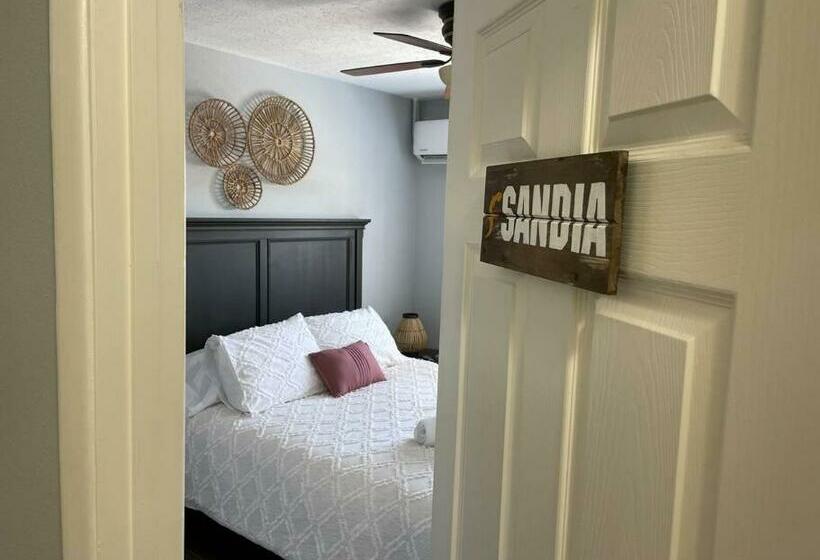 Comfy, Contemporary Quiet Retreat Vacation Home With Views