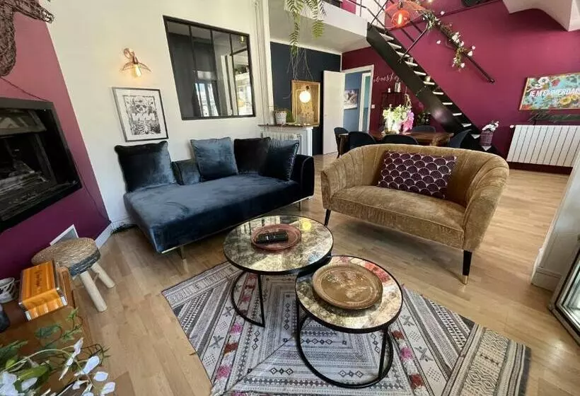 Gallina Yourhosthelper