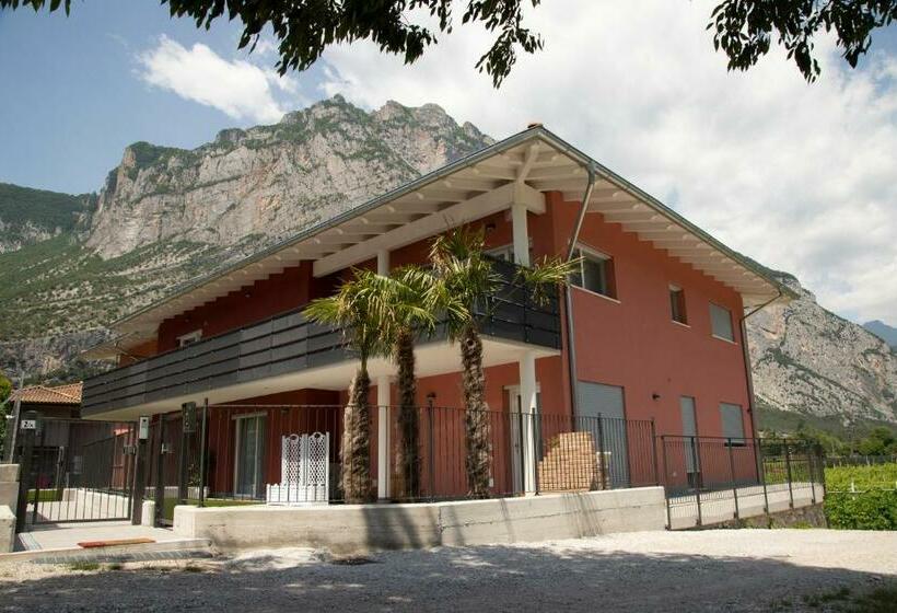 Holiday Apartments Giulia Green